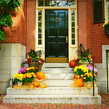 How To Create Inviting Curb Appeal For Fall That Will RAKE In Your ...